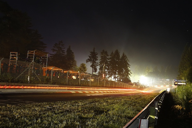 Pflanzgarten at night